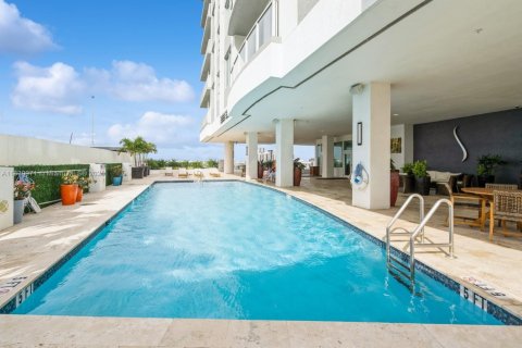 Condominio en alquiler en Fort Lauderdale, Florida, 1 dormitorio, 56.39 m2 № 1934195 - foto 2