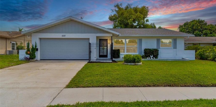 Villa ou maison à Seminole, Floride 3 chambres, 116.31 m2 № 1902886