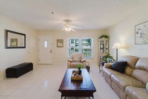 Condo in Clearwater, Florida, 2 bedrooms  № 2379515 - photo 3