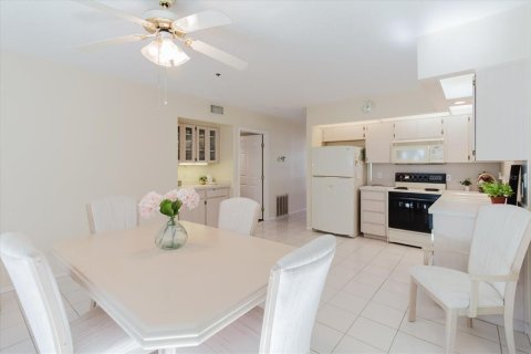 Condo in Clearwater, Florida, 2 bedrooms  № 2379515 - photo 18
