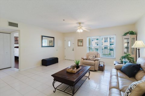 Condo in Clearwater, Florida, 2 bedrooms  № 2379515 - photo 4