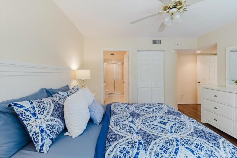 Condo in Clearwater, Florida, 2 bedrooms  № 2379515 - photo 22