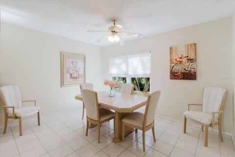 Condo in Clearwater, Florida, 2 bedrooms  № 2379515 - photo 16