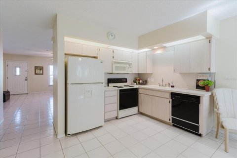 Condo in Clearwater, Florida, 2 bedrooms  № 2379515 - photo 11