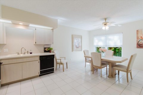 Condo in Clearwater, Florida, 2 bedrooms  № 2379515 - photo 9
