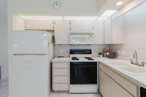 Condo in Clearwater, Florida, 2 bedrooms  № 2379515 - photo 12