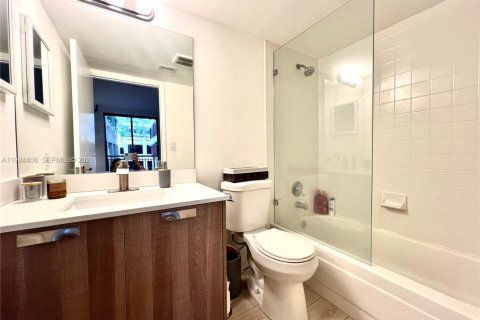 Condo in Miami, Florida, 1 bedroom  № 2271437 - photo 22