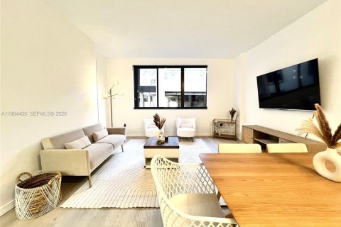 Condo in Miami, Florida, 1 bedroom  № 2271437 - photo 6