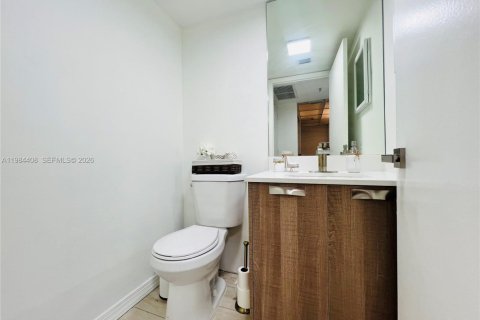 Condo in Miami, Florida, 1 bedroom  № 2271437 - photo 17