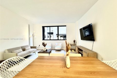 Condo in Miami, Florida, 1 bedroom  № 2271437 - photo 5