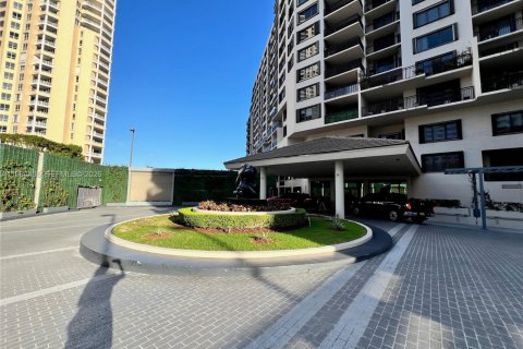 Condo in Miami, Florida, 1 bedroom  № 2271437 - photo 30