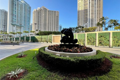 Condo in Miami, Florida, 1 bedroom  № 2271437 - photo 28