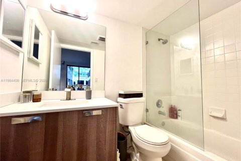 Condo in Miami, Florida, 1 bedroom  № 2271437 - photo 23