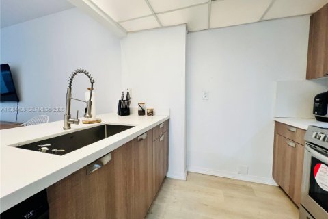 Condo in Miami, Florida, 1 bedroom  № 2271437 - photo 12