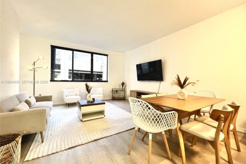 Condo in Miami, Florida, 1 bedroom № 2271437