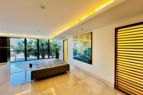 Condo in Miami, Florida, 1 bedroom  № 2271437 - photo 27