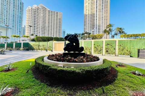 Condo in Miami, Florida, 1 bedroom  № 2271437 - photo 29