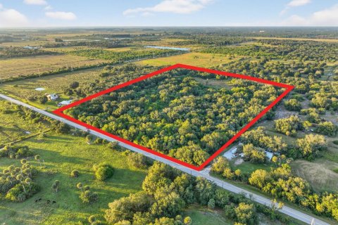 Commercial property in St. Lucie, Florida № 2083695 - photo 3
