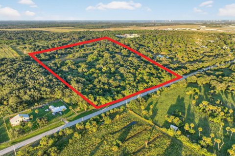 Commercial property in St. Lucie, Florida № 2083695