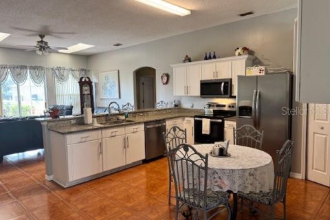 House in Kissimmee, Florida 4 bedrooms, 201.04 sq.m. № 2106161 - photo 10