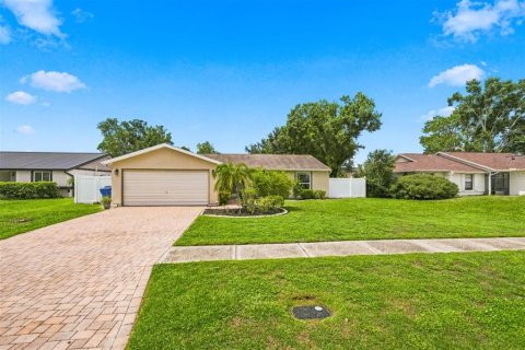 House in Tampa, Florida 3 bedrooms, 132.2 sq.m. № 2284472