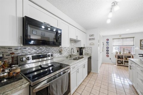 Villa ou maison à vendre à Tampa, Floride: 3 chambres, 132.2 m2 № 2284472 - photo 9