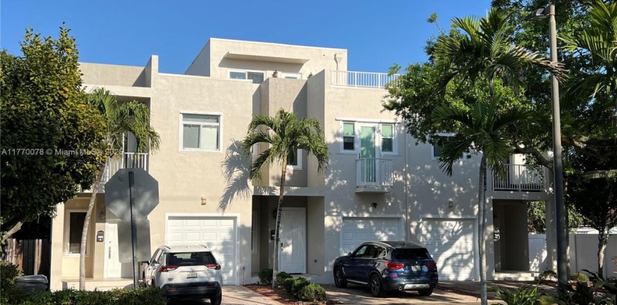 Touwnhouse à Hollywood, Floride 4 chambres, 215.16 m2 № 1711786