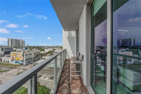 Condominio en alquiler en Miami, Florida, 1 dormitorio, 72.46 m2 № 2077045 - foto 23