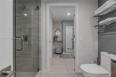 Condominio en alquiler en Miami, Florida, 1 dormitorio, 72.46 m2 № 2077045 - foto 25