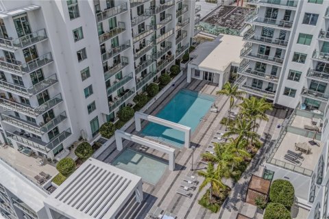 Condominio en alquiler en Miami, Florida, 1 dormitorio, 72.46 m2 № 2077045 - foto 2
