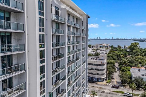 Condominio en alquiler en Miami, Florida, 1 dormitorio, 72.46 m2 № 2077045 - foto 4