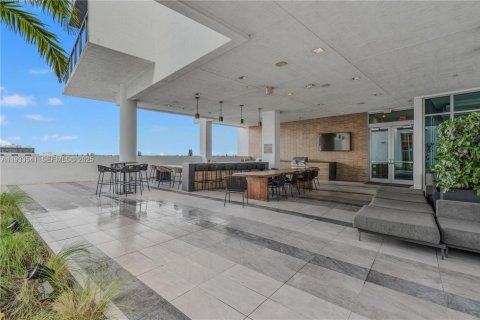 Condominio en alquiler en Miami, Florida, 1 dormitorio, 72.46 m2 № 2077045 - foto 20