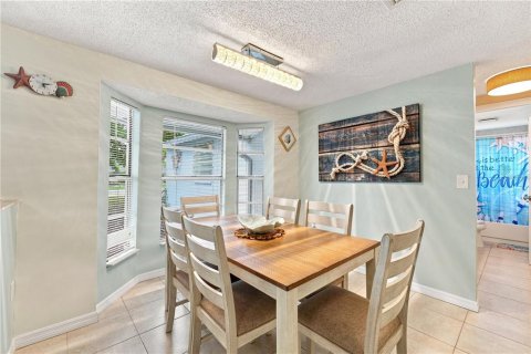 House in Englewood, Florida 2 bedrooms, 111.39 sq.m. № 2334038 - photo 10