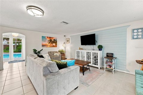House in Englewood, Florida 2 bedrooms, 111.39 sq.m. № 2334038 - photo 4