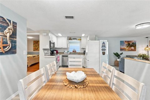 House in Englewood, Florida 2 bedrooms, 111.39 sq.m. № 2334038 - photo 11
