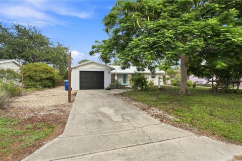 House in Englewood, Florida 2 bedrooms, 111.39 sq.m. № 2334038 - photo 3