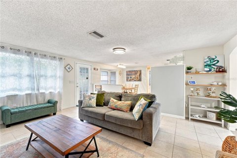 House in Englewood, Florida 2 bedrooms, 111.39 sq.m. № 2334038 - photo 9