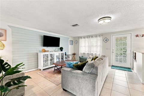 House in Englewood, Florida 2 bedrooms, 111.39 sq.m. № 2334038 - photo 8