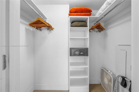 Condominio en alquiler en Hollywood, Florida, 2 dormitorios, 99.87 m2 № 2053122 - foto 17