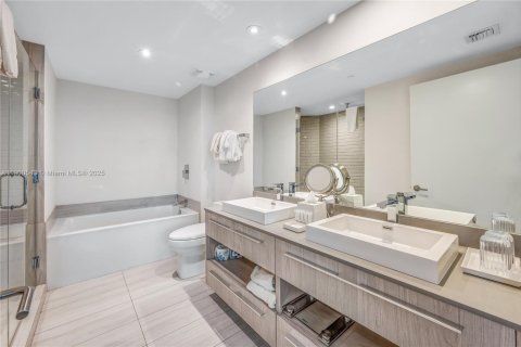 Condominio en alquiler en Hollywood, Florida, 2 dormitorios, 99.87 m2 № 2053122 - foto 15