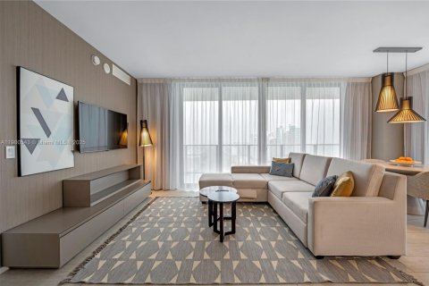 Condominio en alquiler en Hollywood, Florida, 2 dormitorios, 99.87 m2 № 2053122 - foto 7