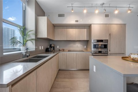 Condominio en alquiler en Hollywood, Florida, 2 dormitorios, 99.87 m2 № 2053122 - foto 10