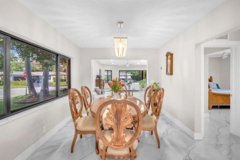 Villa ou maison à vendre à Miami, Floride: 3 chambres, 240.52 m2 № 2146831 - photo 16