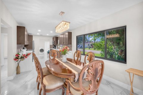 Villa ou maison à vendre à Miami, Floride: 3 chambres, 240.52 m2 № 2146831 - photo 15