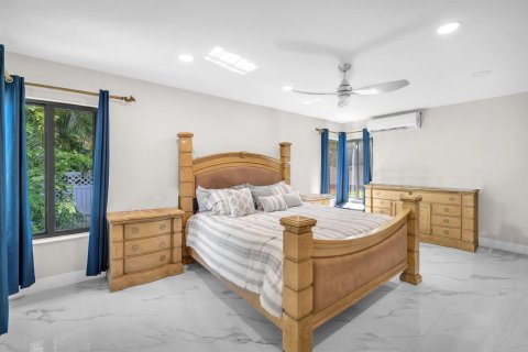 Villa ou maison à vendre à Miami, Floride: 3 chambres, 240.52 m2 № 2146831 - photo 17