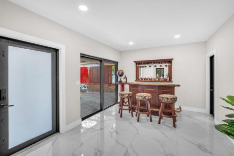 Villa ou maison à vendre à Miami, Floride: 3 chambres, 240.52 m2 № 2146831 - photo 5