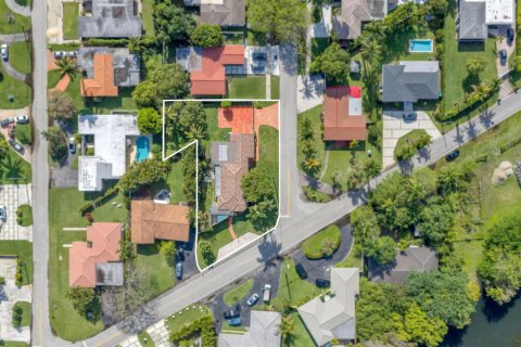 Villa ou maison à vendre à Miami, Floride: 3 chambres, 240.52 m2 № 2146831 - photo 2