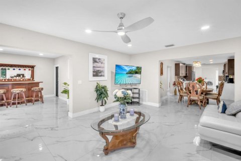 Villa ou maison à vendre à Miami, Floride: 3 chambres, 240.52 m2 № 2146831 - photo 4