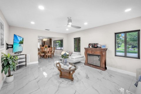 Villa ou maison à vendre à Miami, Floride: 3 chambres, 240.52 m2 № 2146831 - photo 8