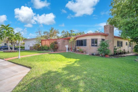 Villa ou maison à vendre à Miami, Floride: 3 chambres, 240.52 m2 № 2146831 - photo 3